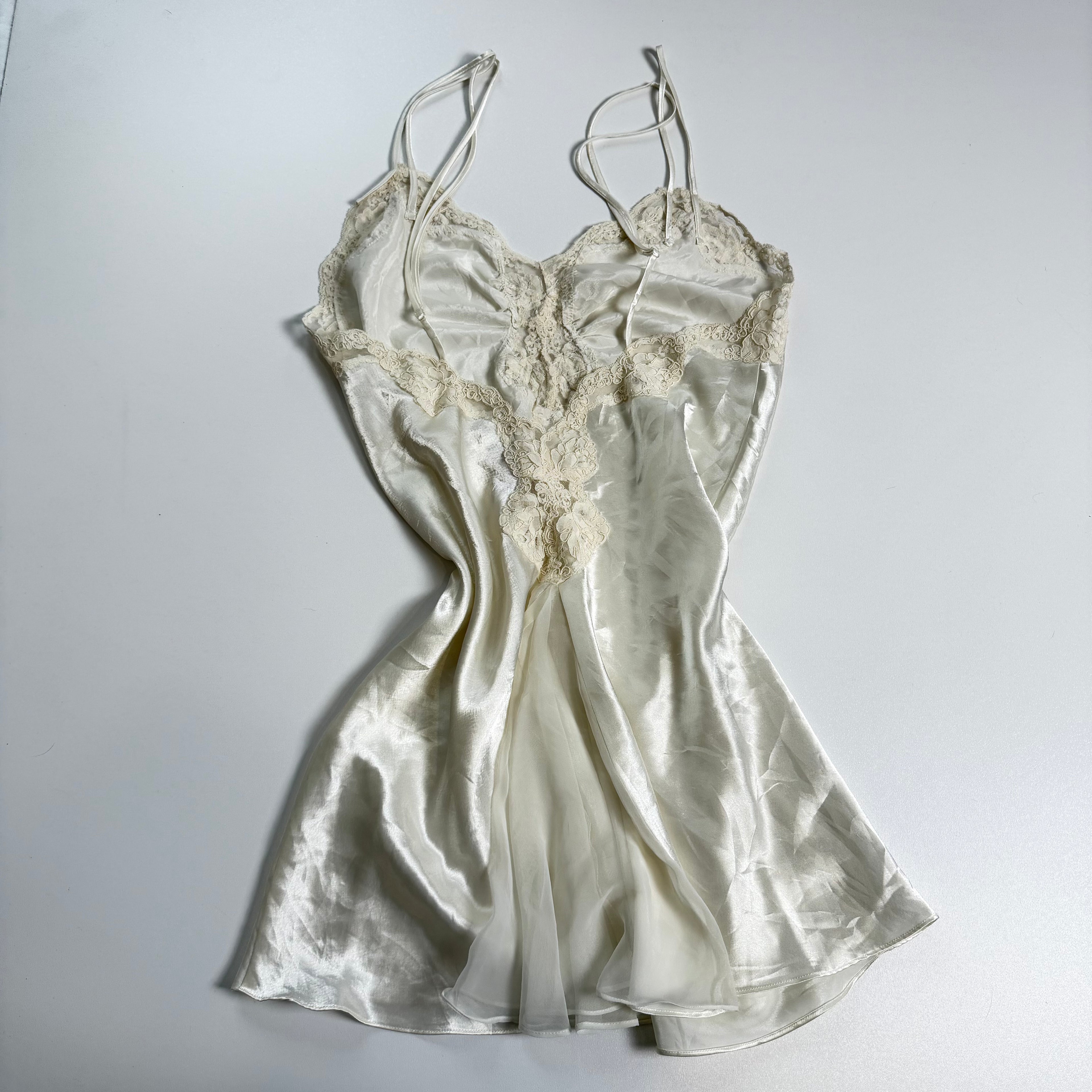 Vintage Y2K old label Victoria’s Secret silky flowy babydoll / mini dress slip size M