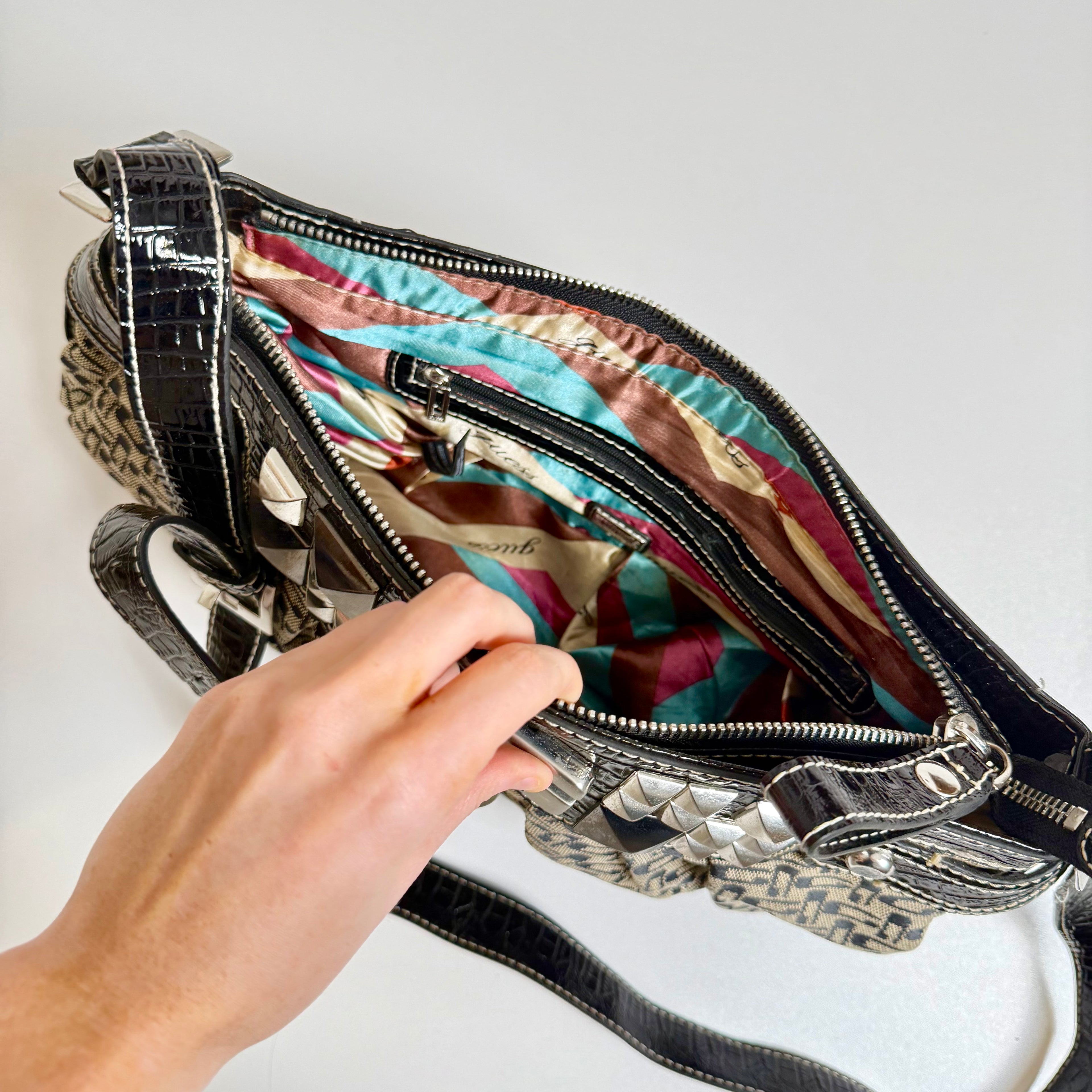 Vintage Y2K Guess black white shoulder bag